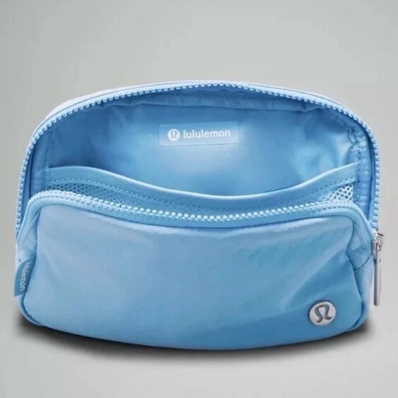 NWT Lululemon Everywhere Belt Bag Light Blue 1L - Picture 4 of 9